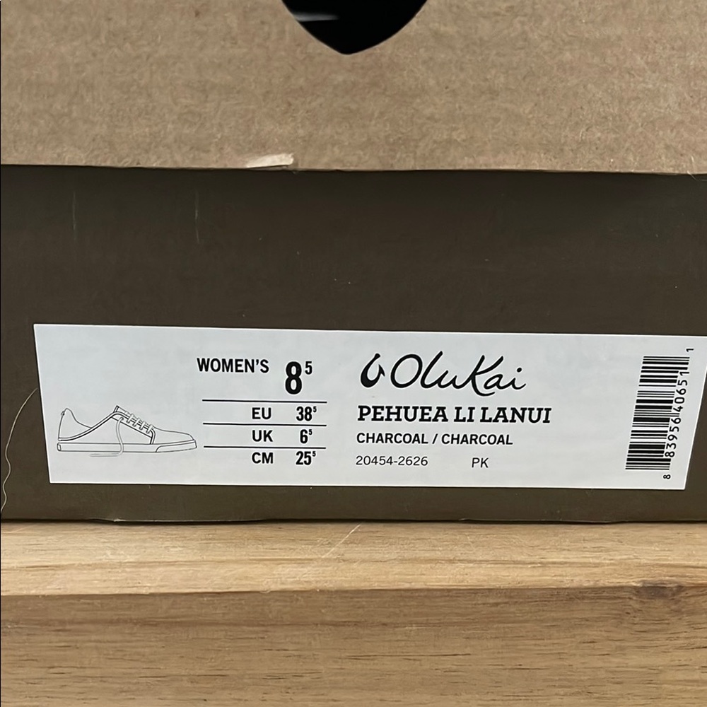OluKai Pehuea Li Lanui Charcoal Velvet Sneakers Sz 8.5 - Picture 7 of 10